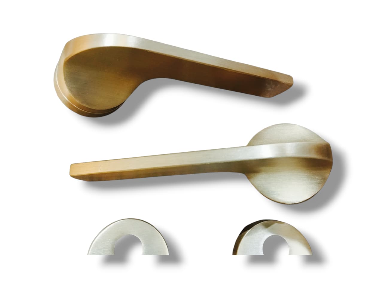 WhatsApp Image 2025-08-27 at 7.57.55 PM طقم اكرة روزتا SKY كافيه - الصورة 1